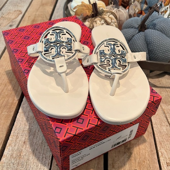 Tory Burch Shoes - EUC Tory Burch Miller Sandal in Cream/Silver